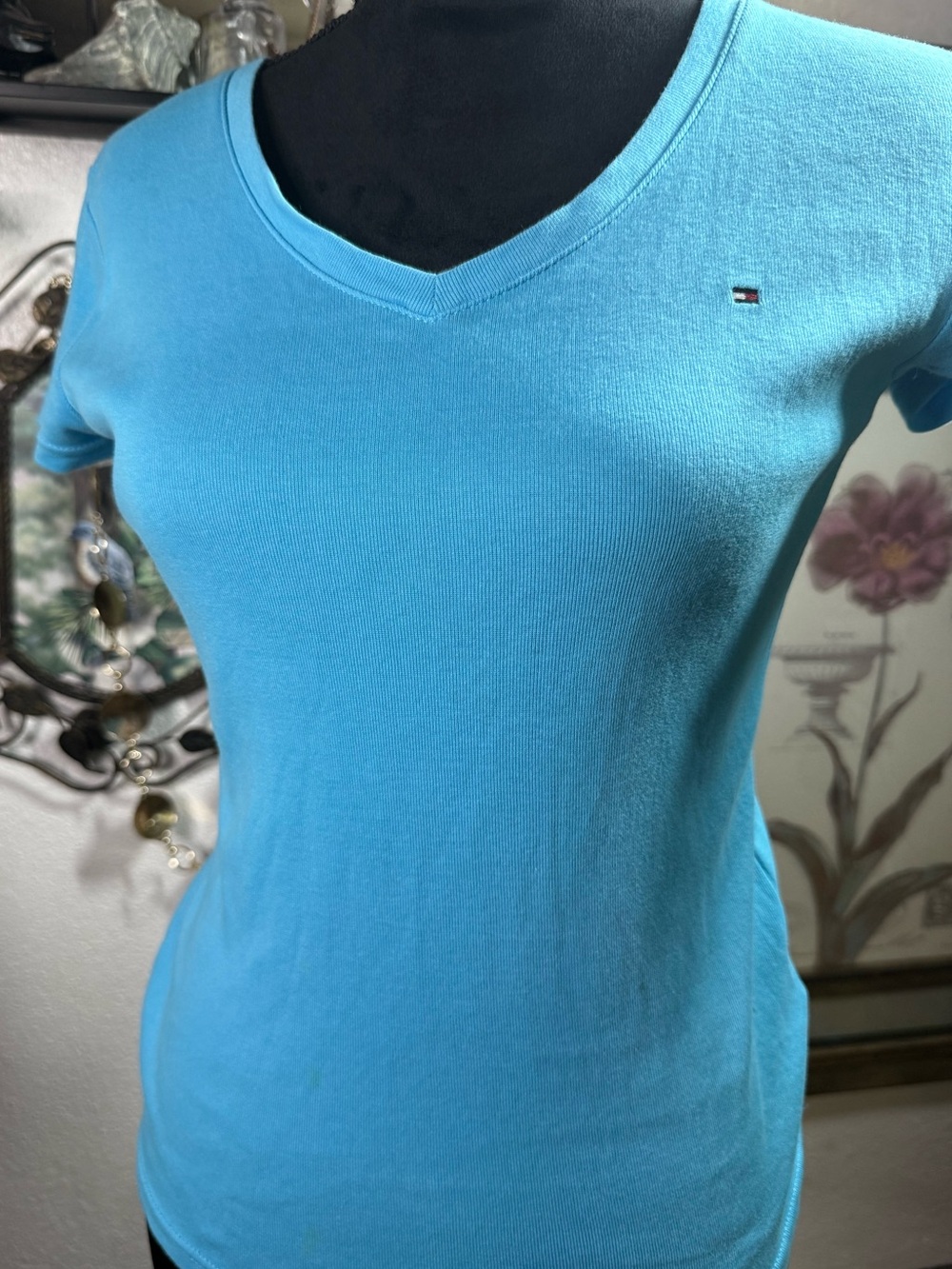 Tommy Hilfiger Light Blue Cotton V Neck Short Sleeve Logo T Shirt •Size M•